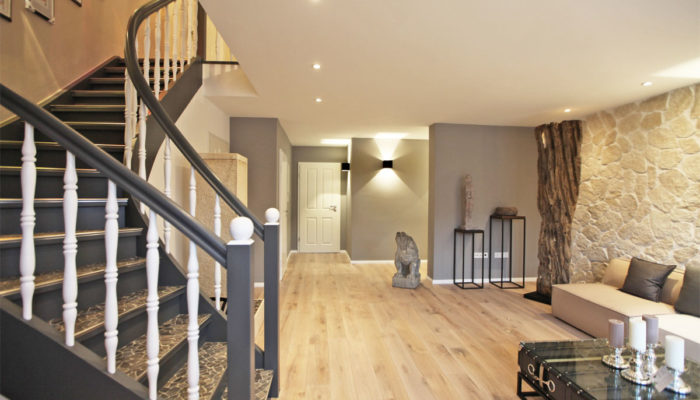 Treppe und unteres Wohnzimmer