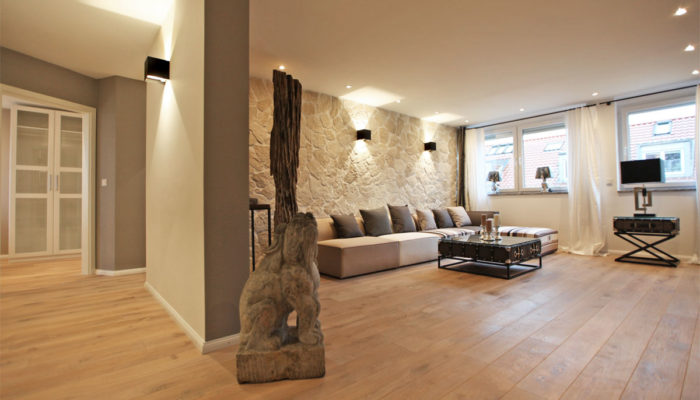 Wohnzimmer und Gang unten